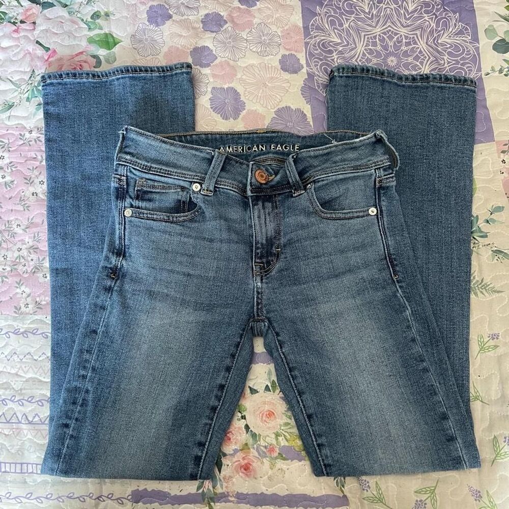 AMERICAN EAGLE LIGHT WASH BOOTCUT JEANS